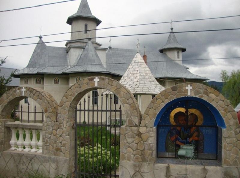 Biserica - vedere exterioară